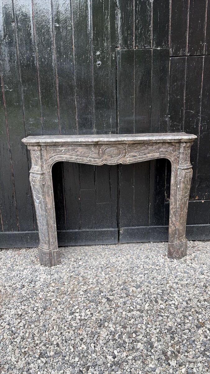 Cheminee de style Louis XV en marbre Stinkal vers 1880
