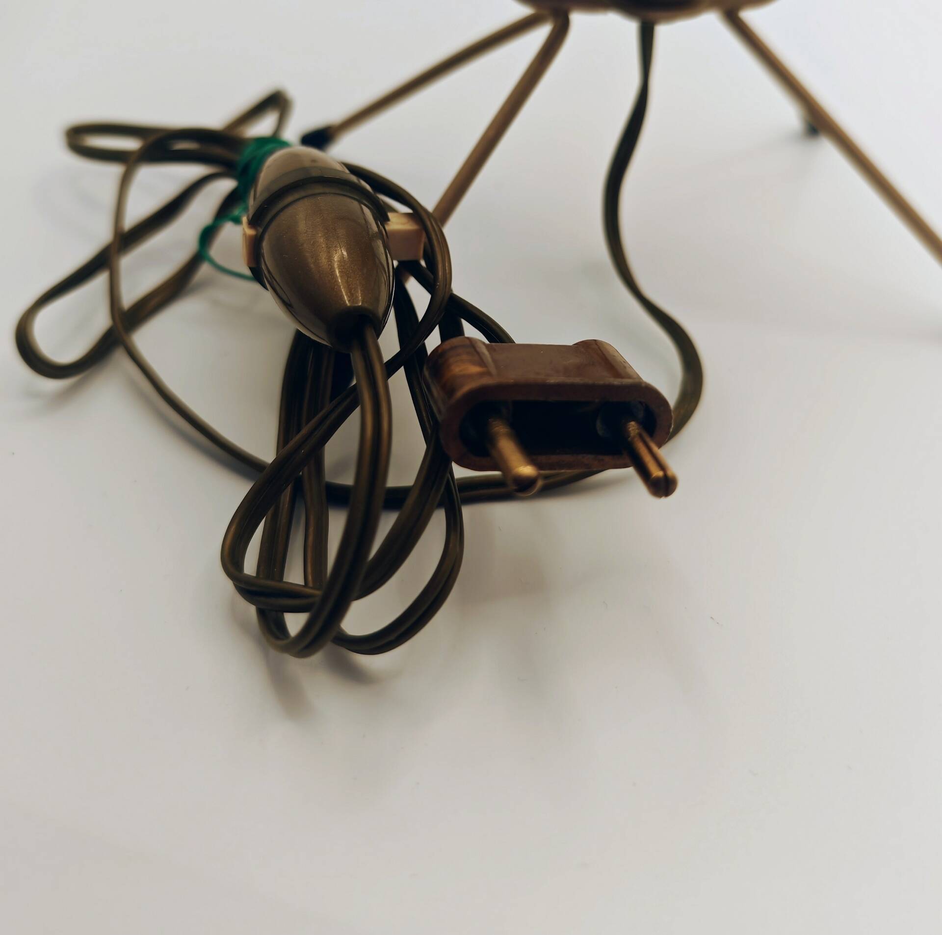 Vintage 1950 Arlus table lamp / Golden metal tripod and opaline