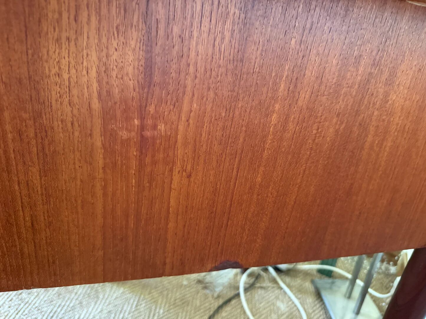 Bureau vintage style scandinave pieds fuselés
