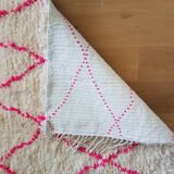 Beni Ouarain carpet with pink lozenges 140x210