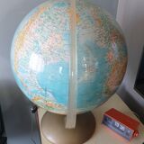World map globe illumina 60s