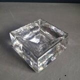 Molded glass pocket emptier