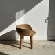 Chaise quadripode assise ronde à petit dossier en manguier naturel monoxyle