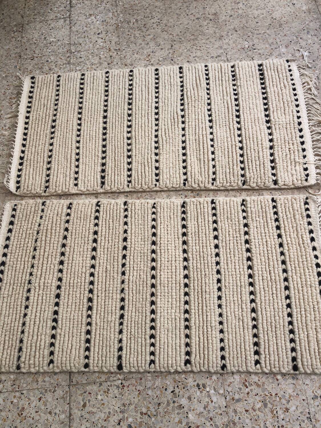 2 bedspreads 63 cm x 123 cm “handmade” wool whore