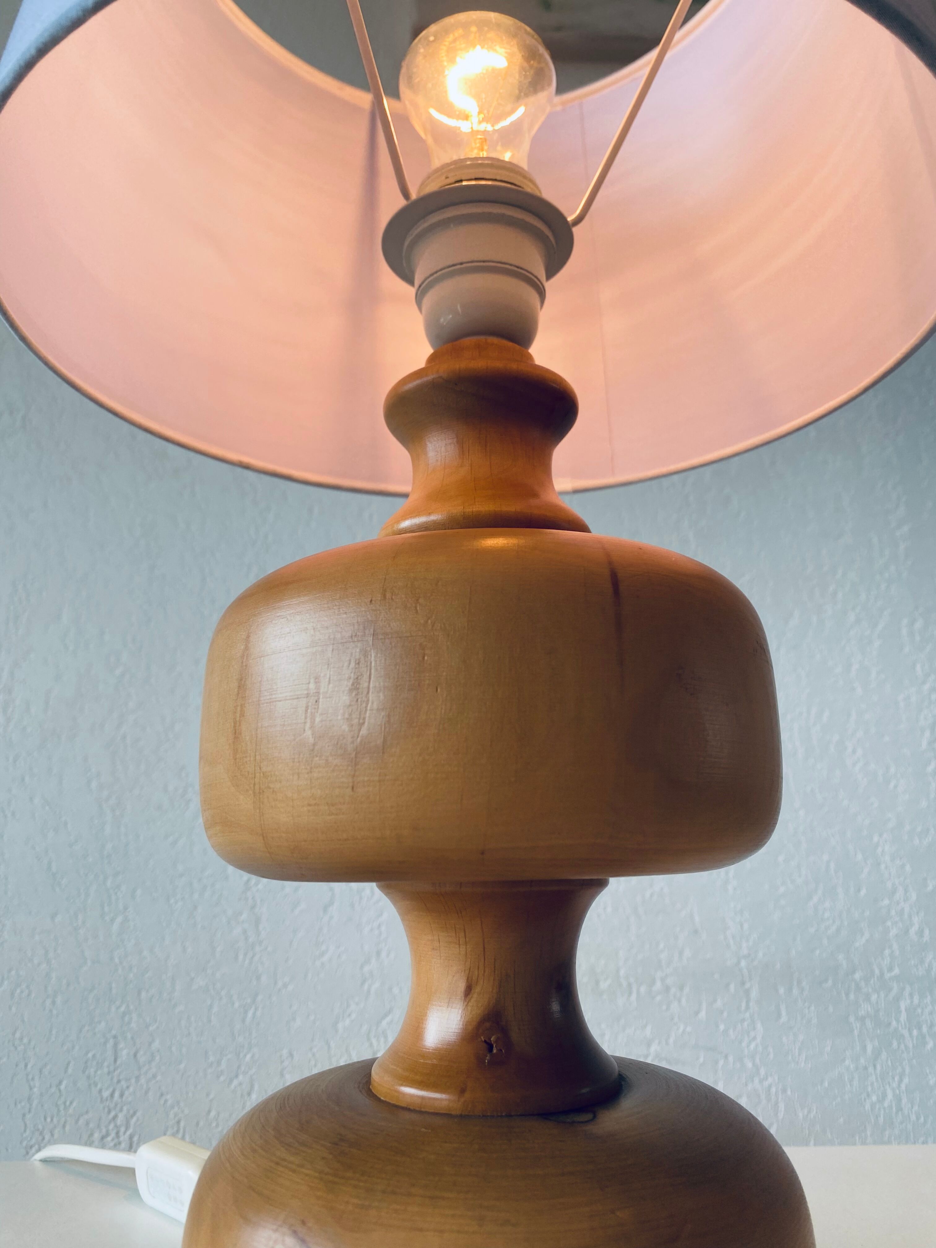 Lampe en bois tourné