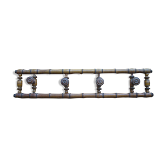 Bistro coat rack with 4 folding hooks