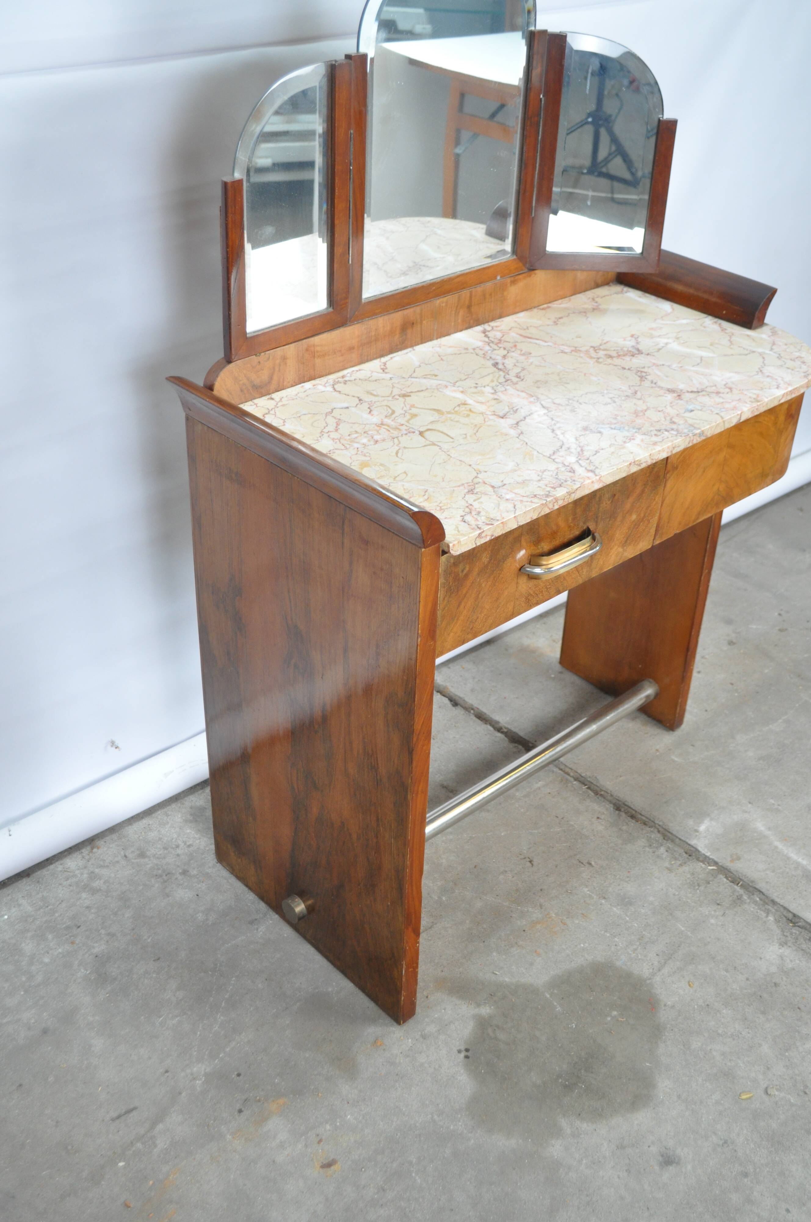 Art deco dressing table