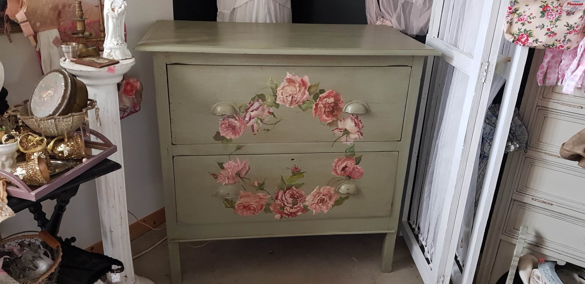 Old hand-painted English chest of drawers loom drawers