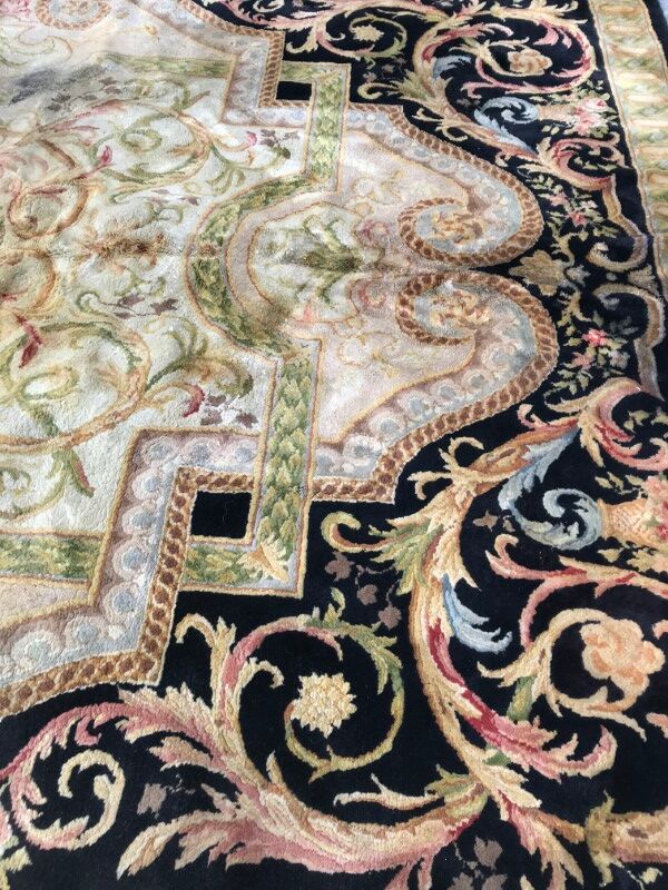 Old carpet 300 x 408 cm