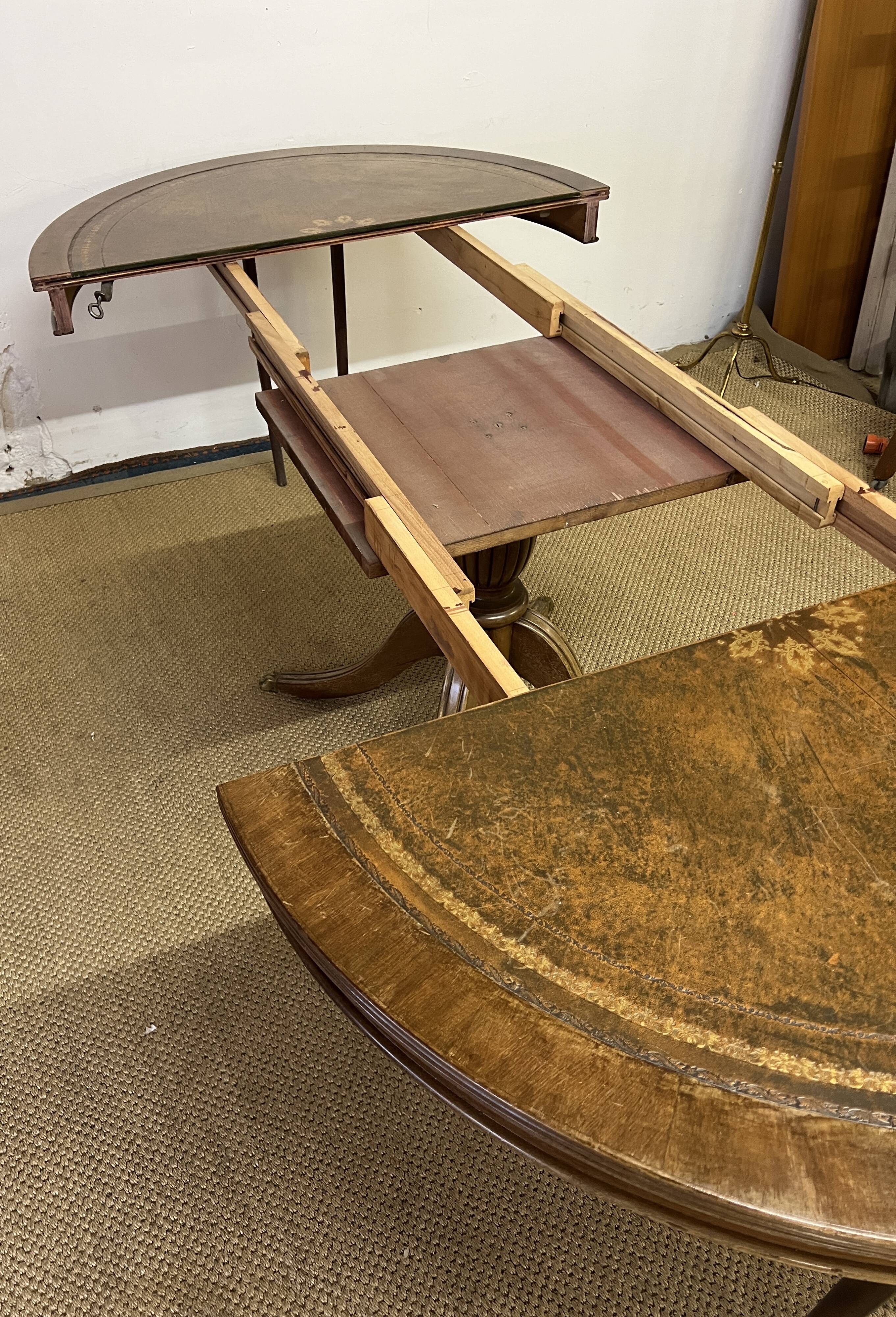 Empire style round table "Lion's Paws"