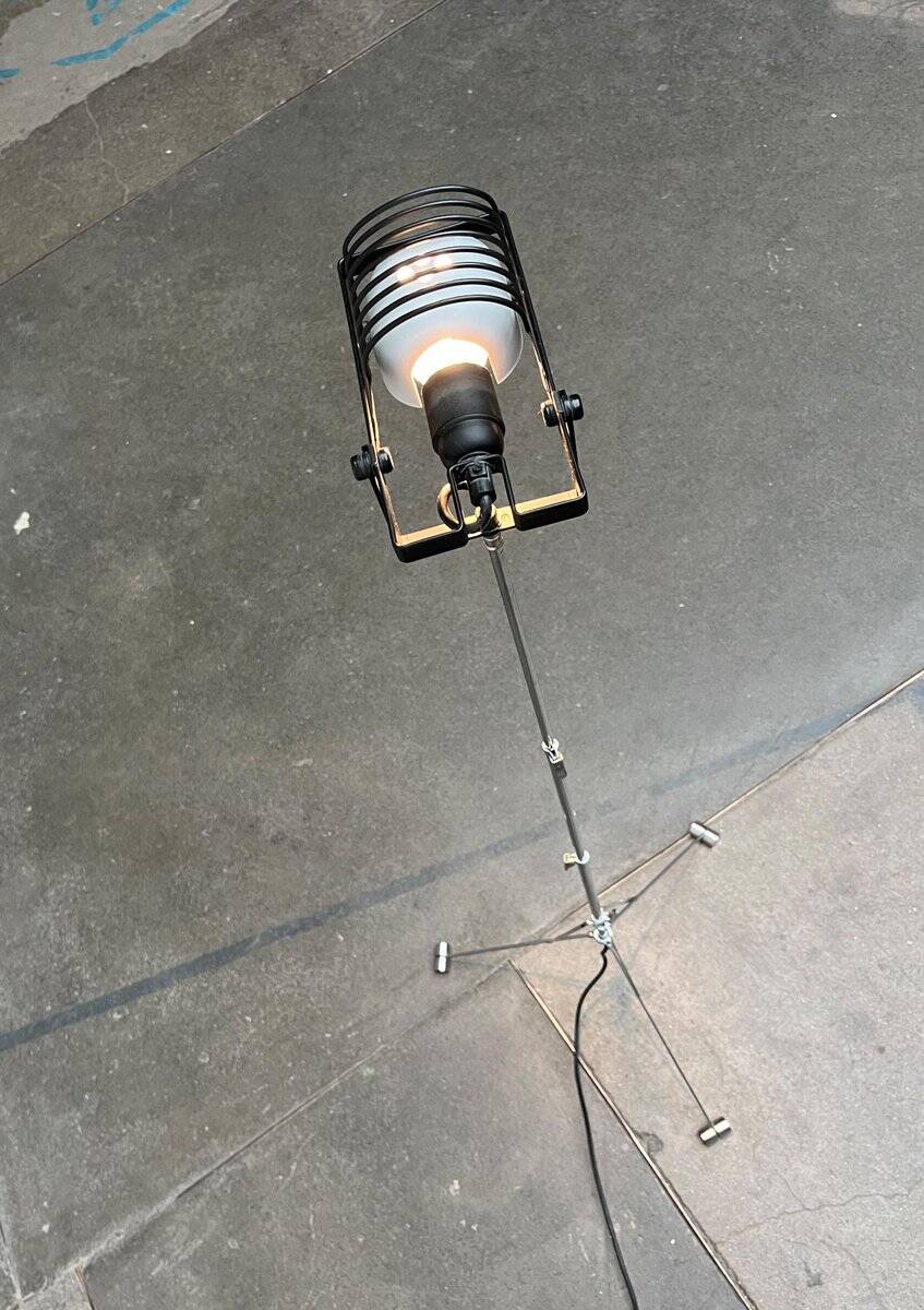 Vintage Italian Sintesi Terra folding floor lamp with tripod by Ernesto Gismondi for Artemide, 1970s.