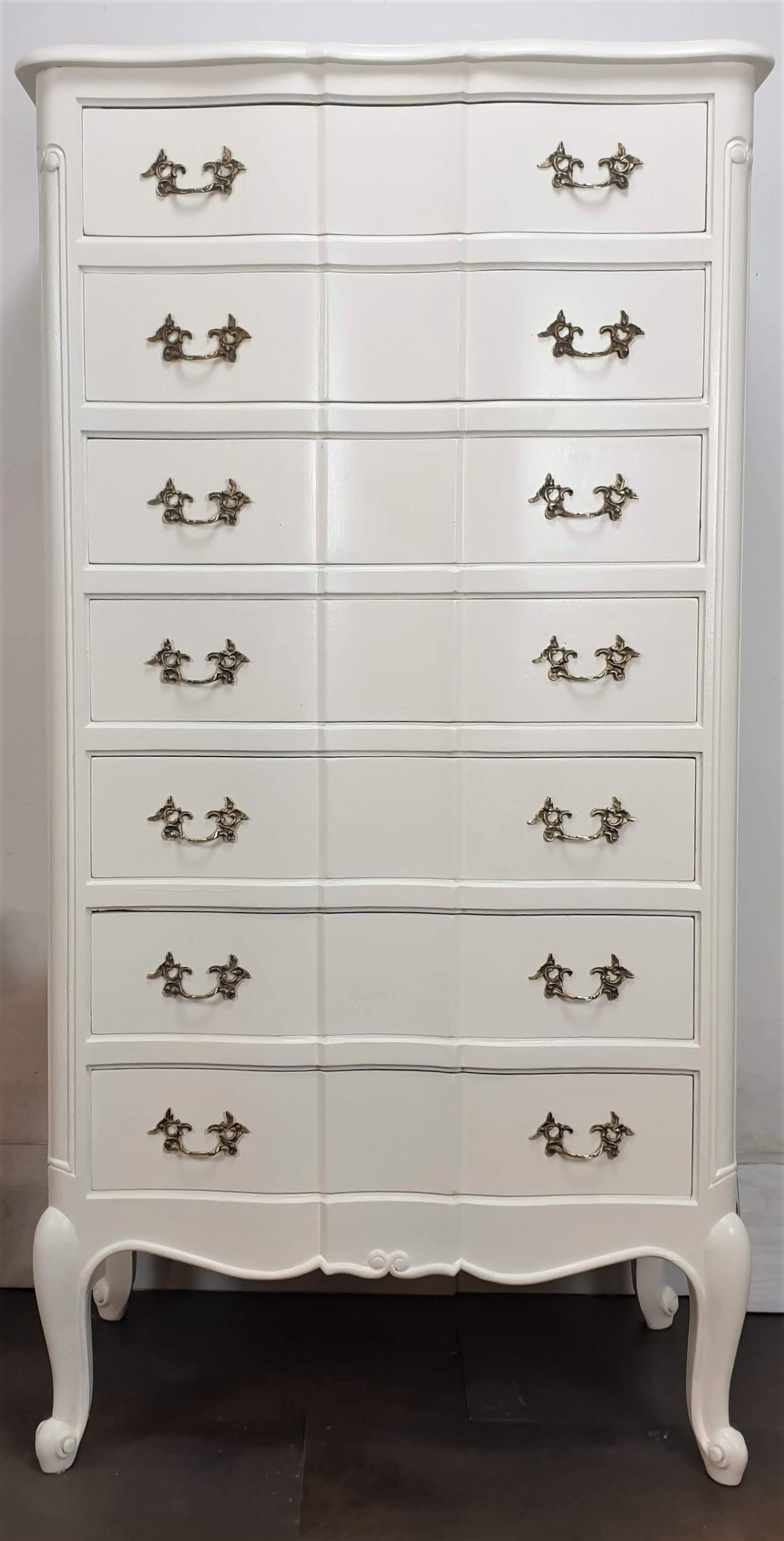 Louis xv-style cream white rag maker