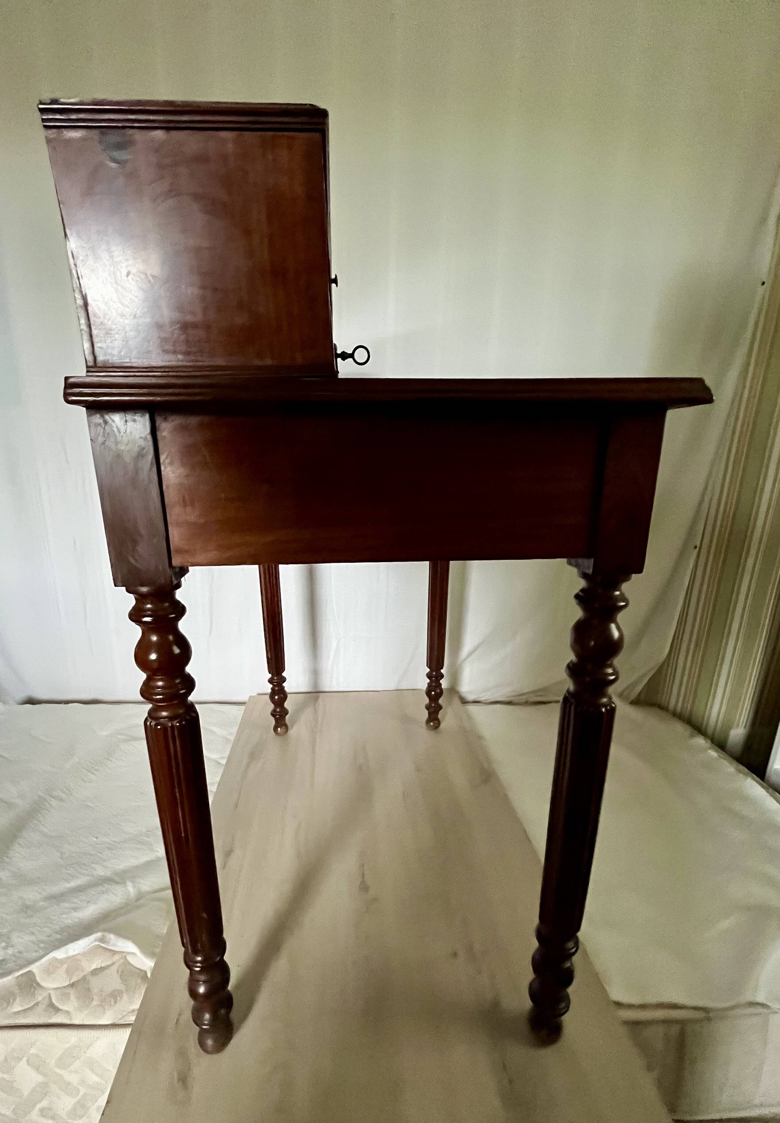 Bureau a gradins style louis philippe, acajou