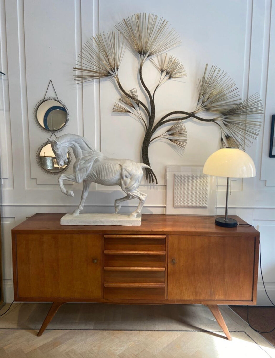 Large brass wall clock with needles in mid-century modern style, brutalist style, Curtis Jeré.