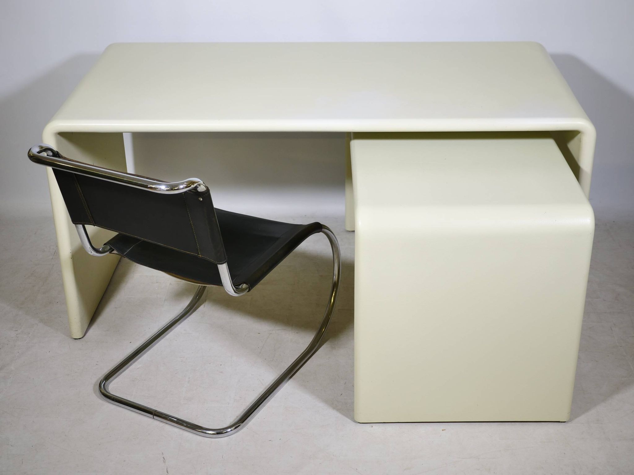 Space Age nesting desk in fiberglass, set of 2, 1970s