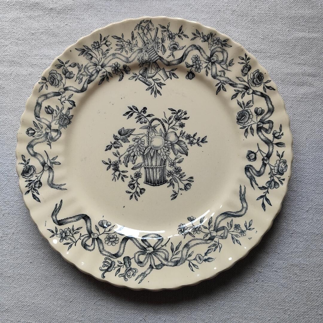Antique plates in iron earth Lonchamp - Ribbon
