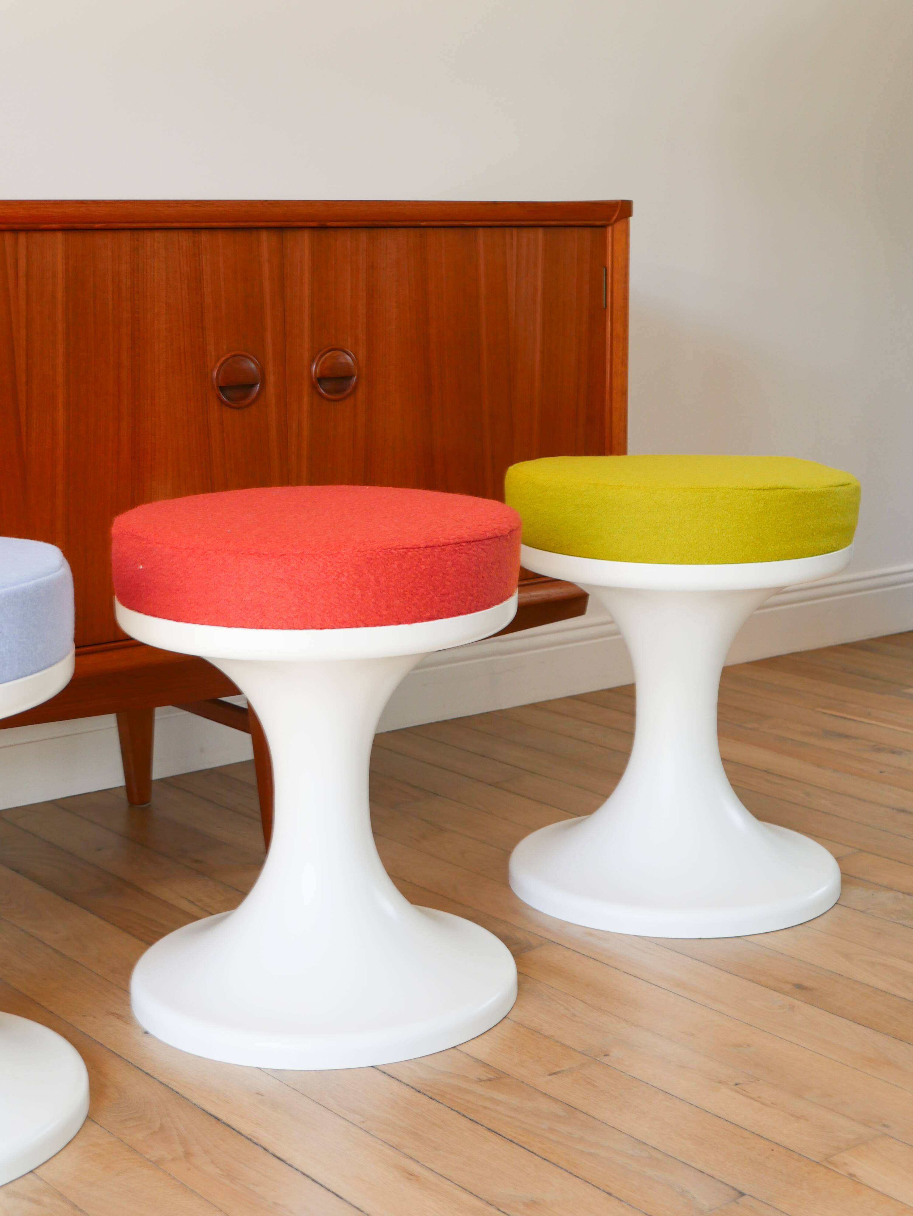 Tulip stool in Plastic and Wool, Rust, Space Age Design, 1970