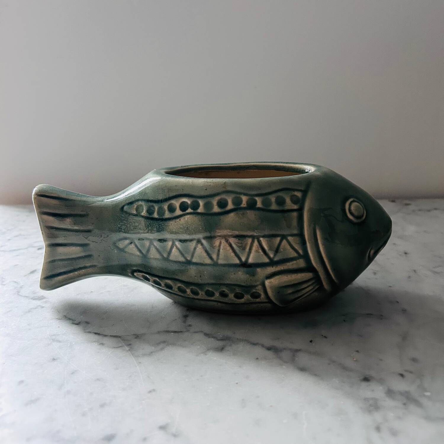 Fish vase graphic decor