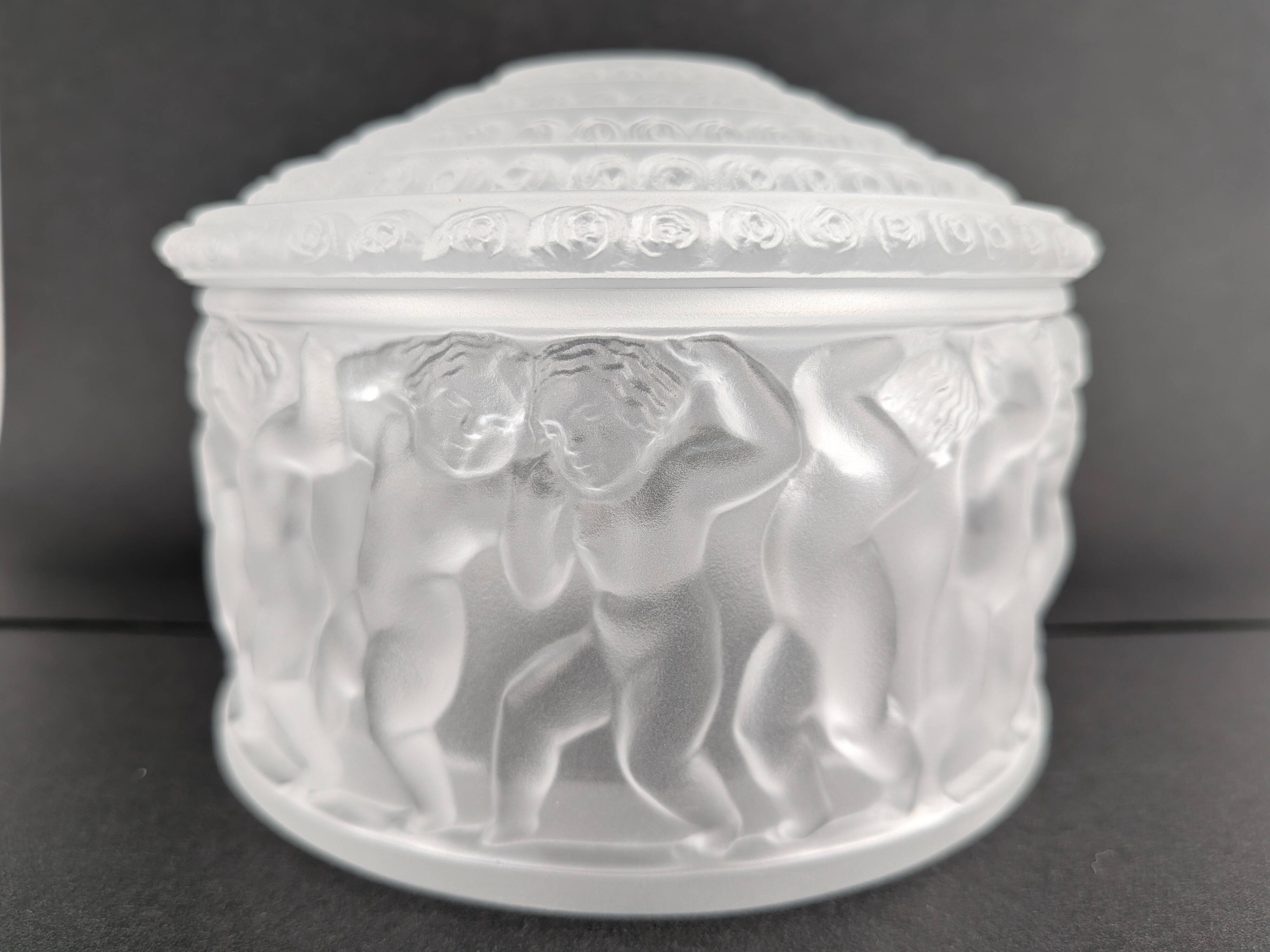 Lalique crystal box modelled as "Les Enfants".
