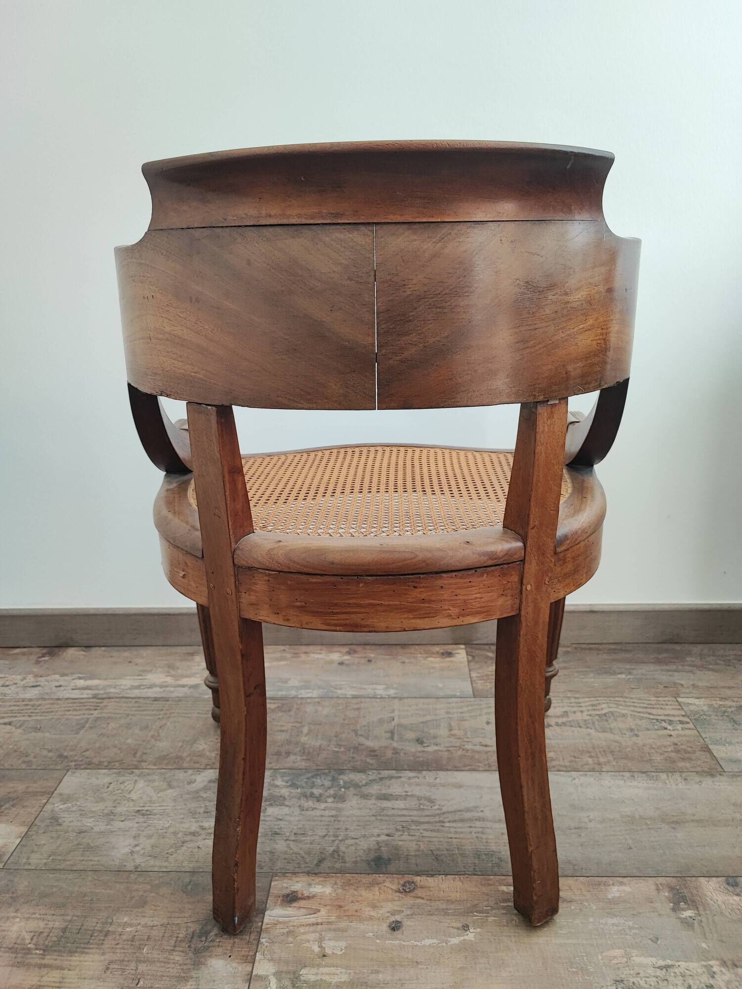 Fauteuil et Bureau en bois massif époque Louis Philippe.Vendu ensemble