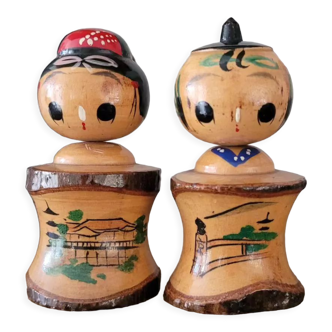 Deux poupées Kokeshi