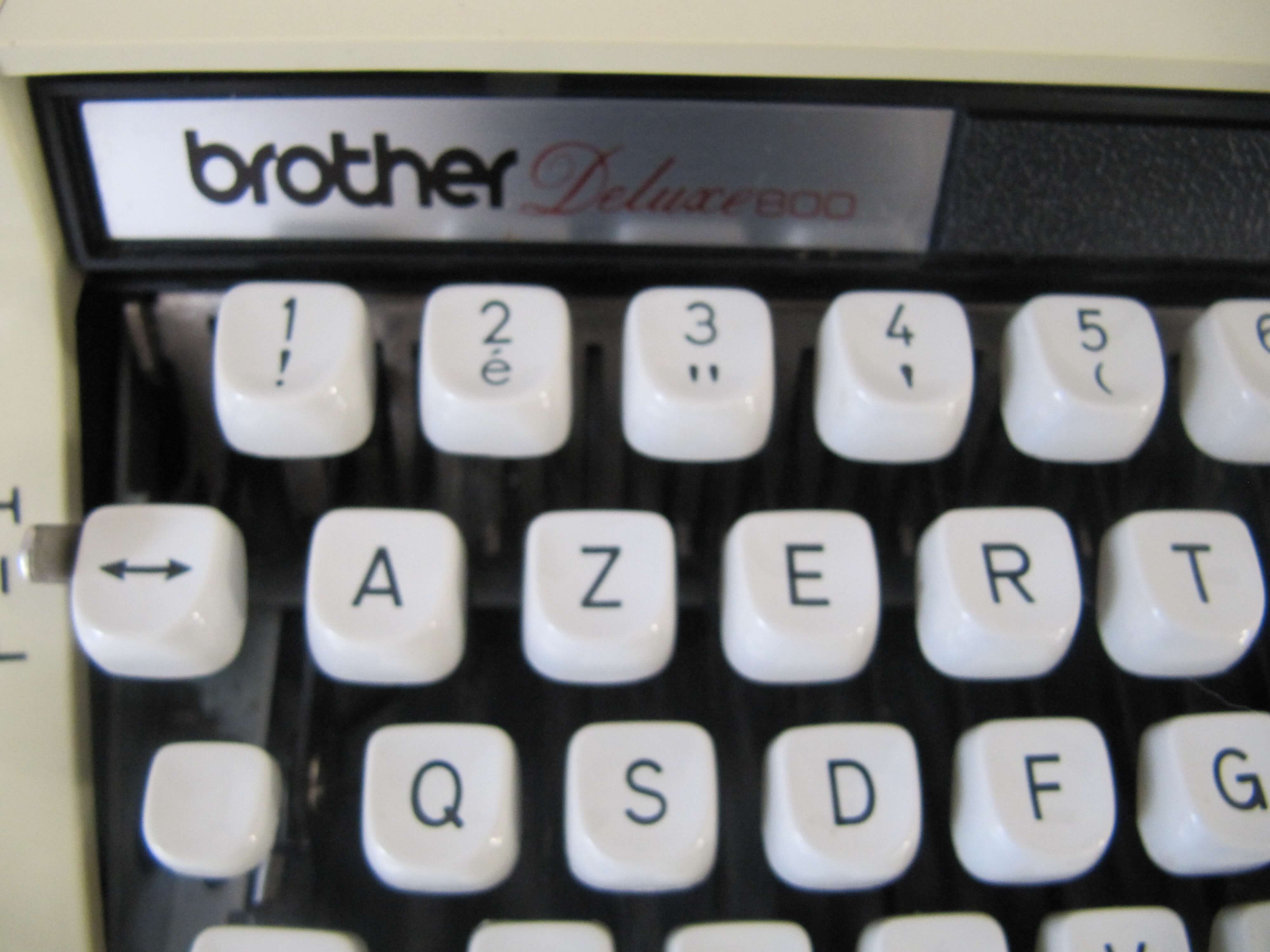 Machine à écrire Brother de Luxe vintage