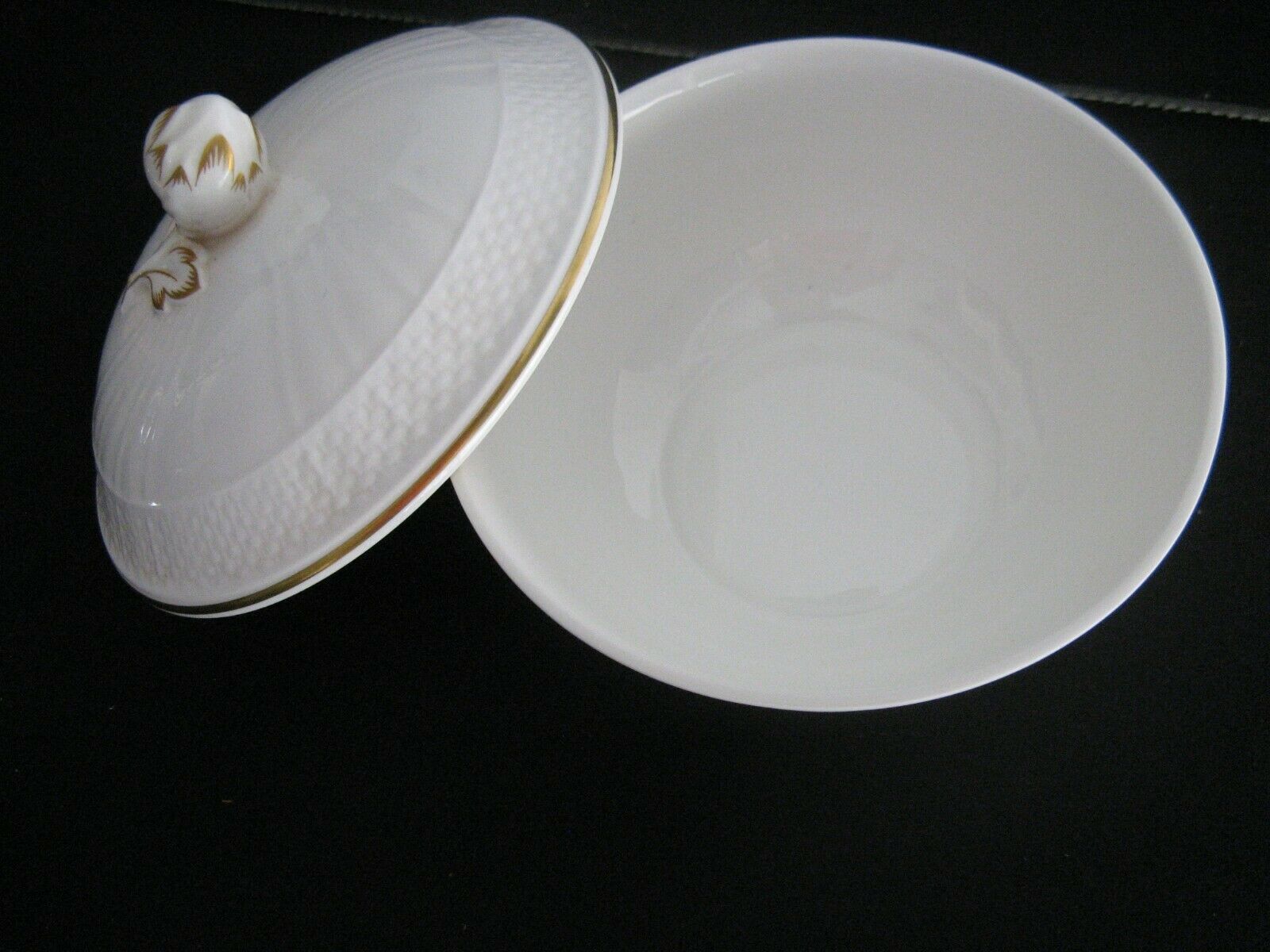 Porcelain box from Villeroy & Boch Heinrich Louisenburg Gold