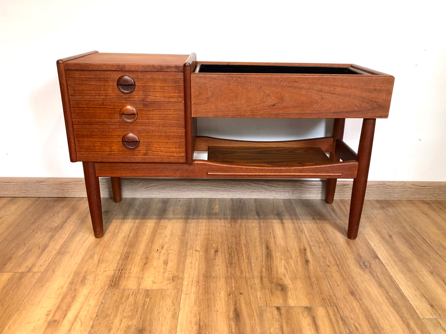 Scandinavian planter