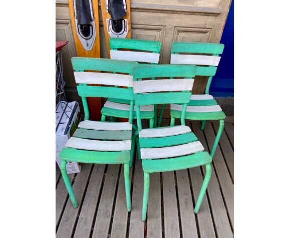 Lot 4 green and white chairs