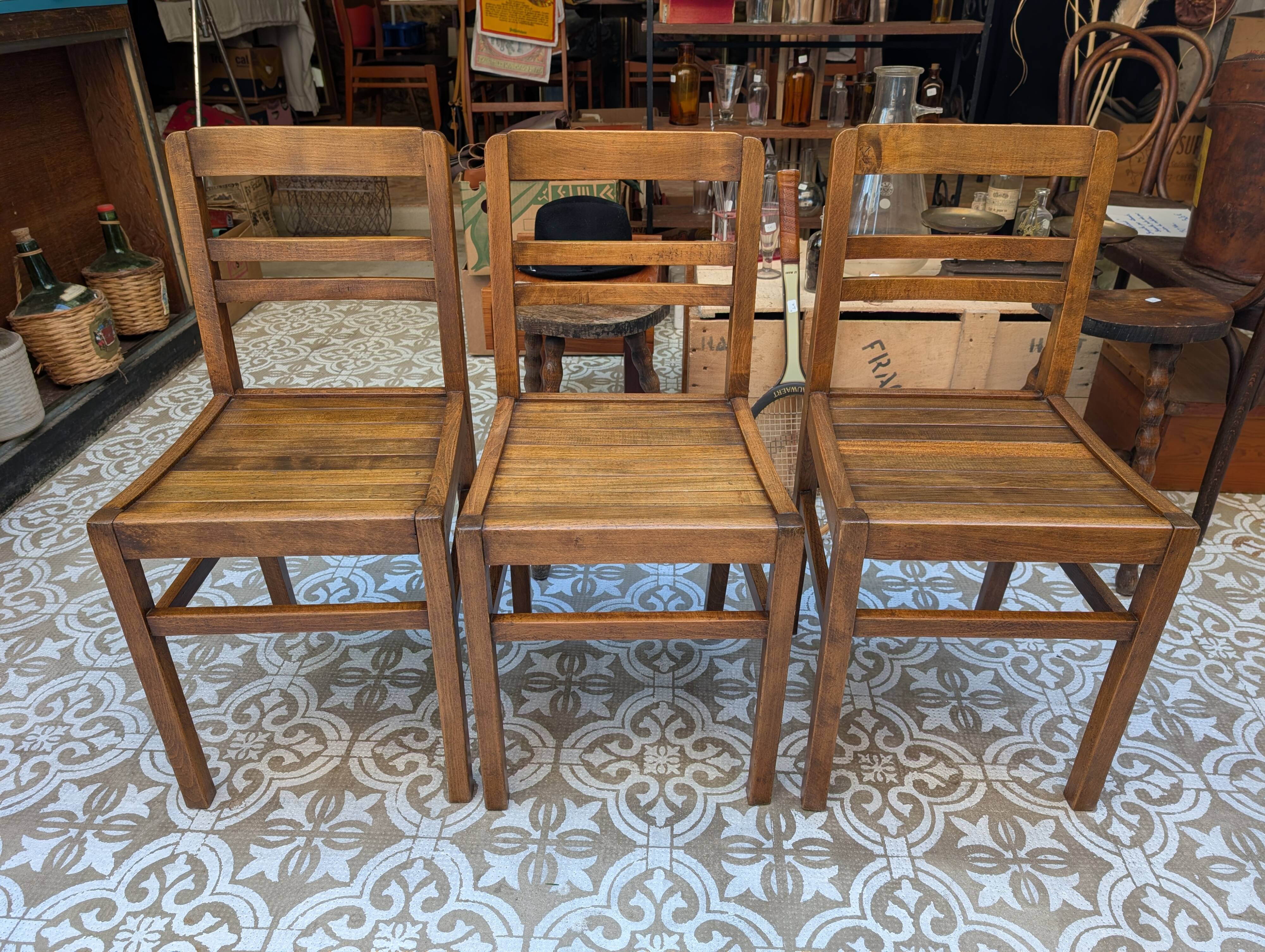 Set of reconstruction chairs