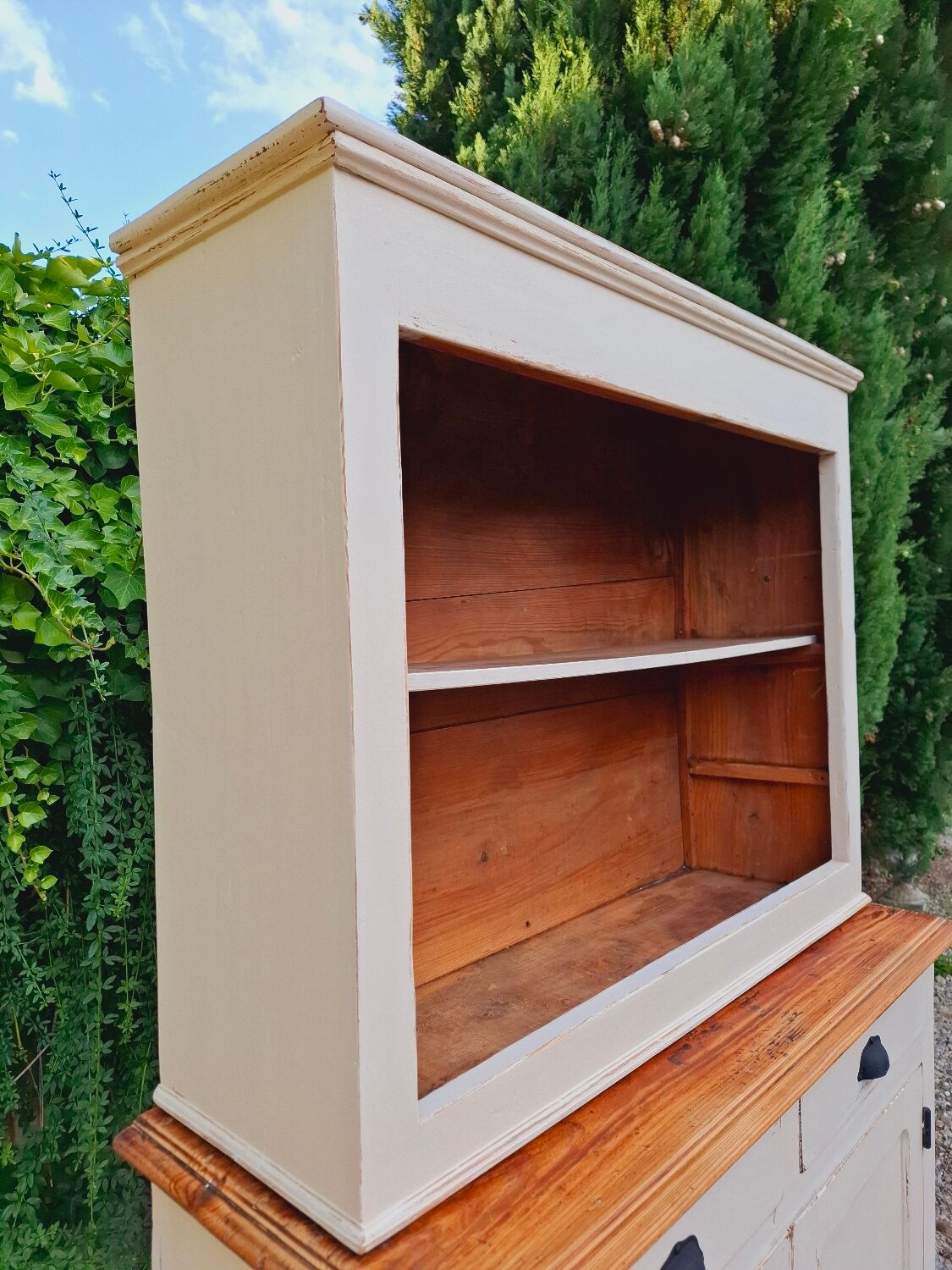 Two-piece buffet in solid fir