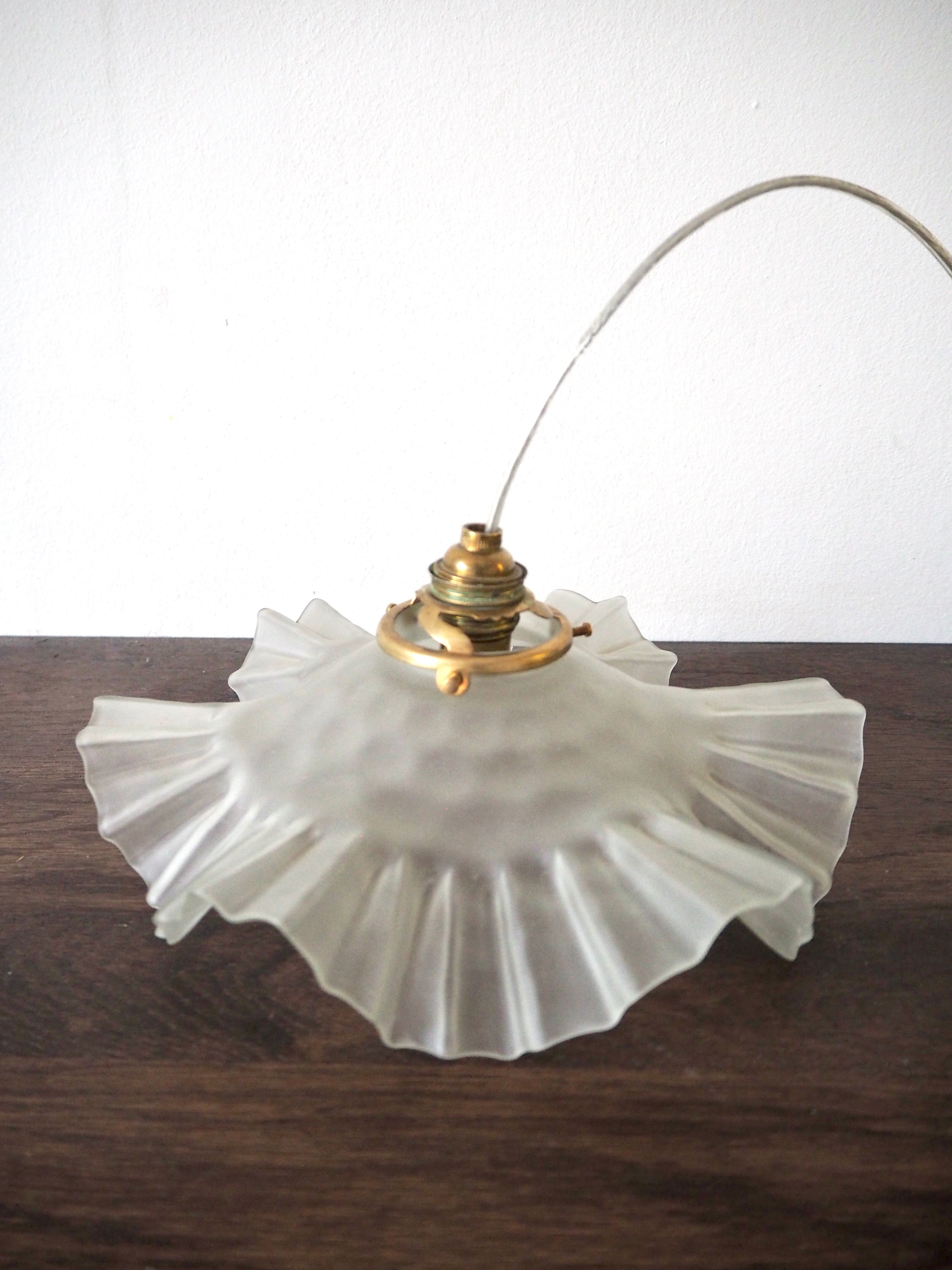 Suspension fleur en verre dépoli