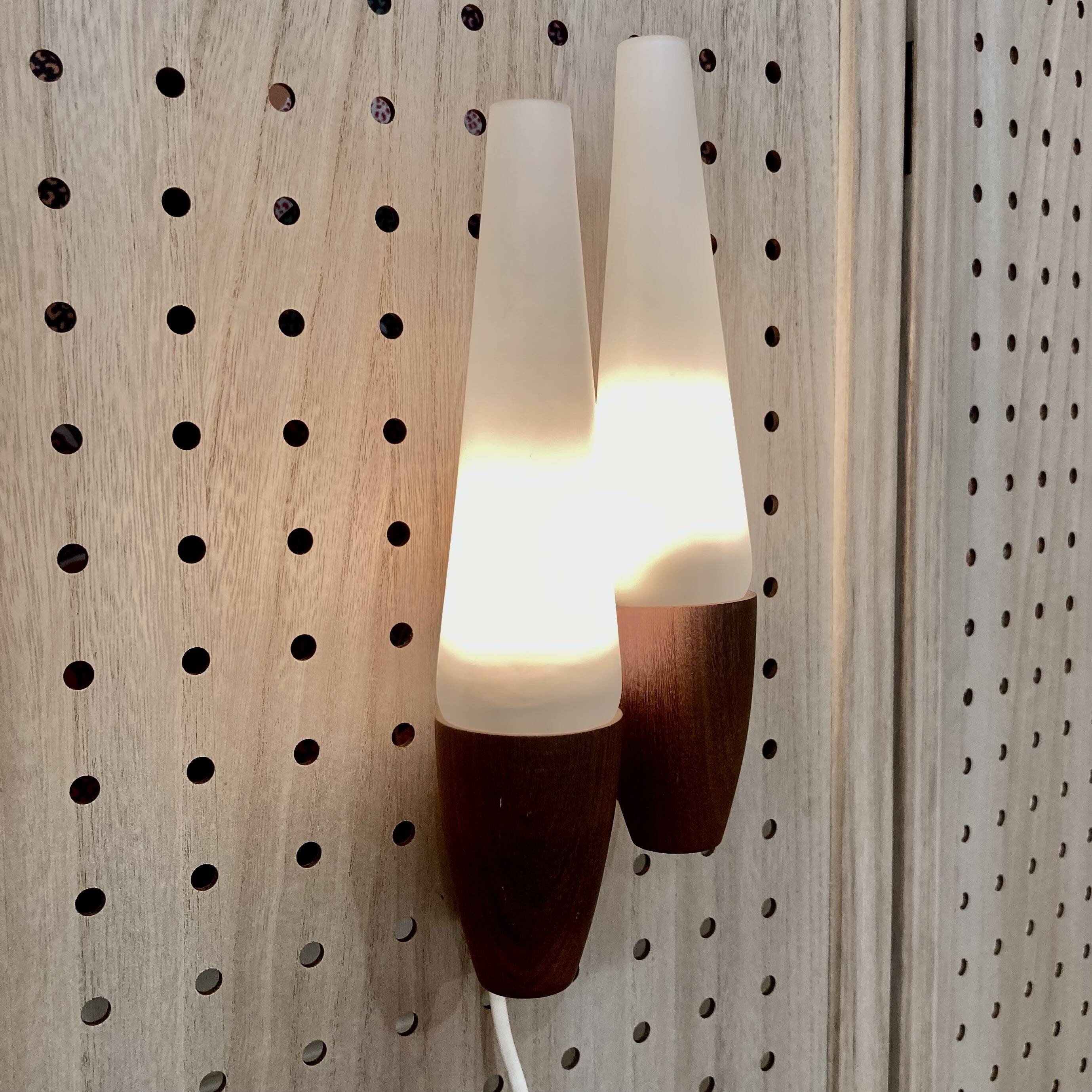 DOUBLE OPALINE APPLIQUE 1950 "SCANDINAVIAN DESIGN".