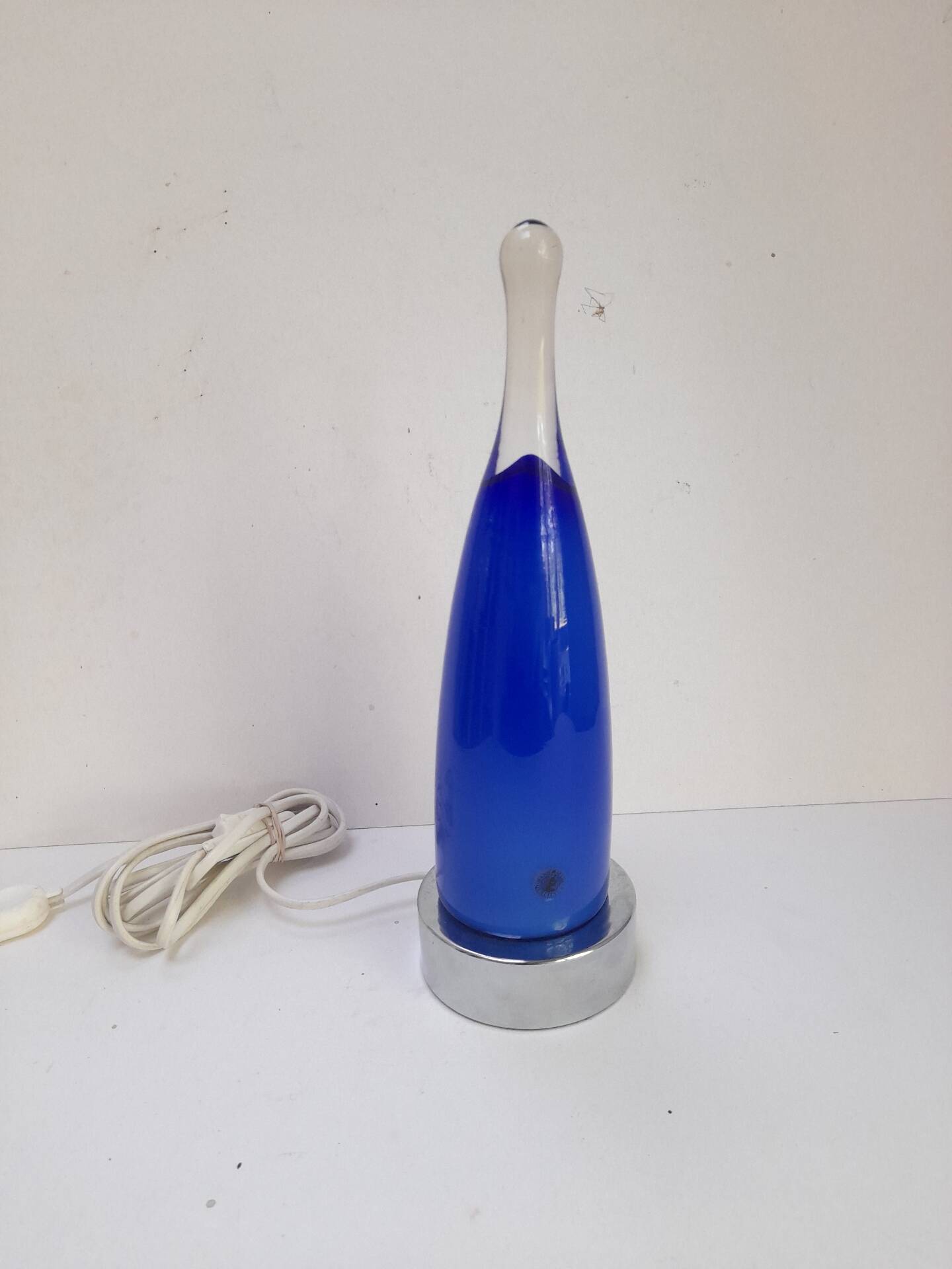 Blue glass table lamp in metal from the 90s.