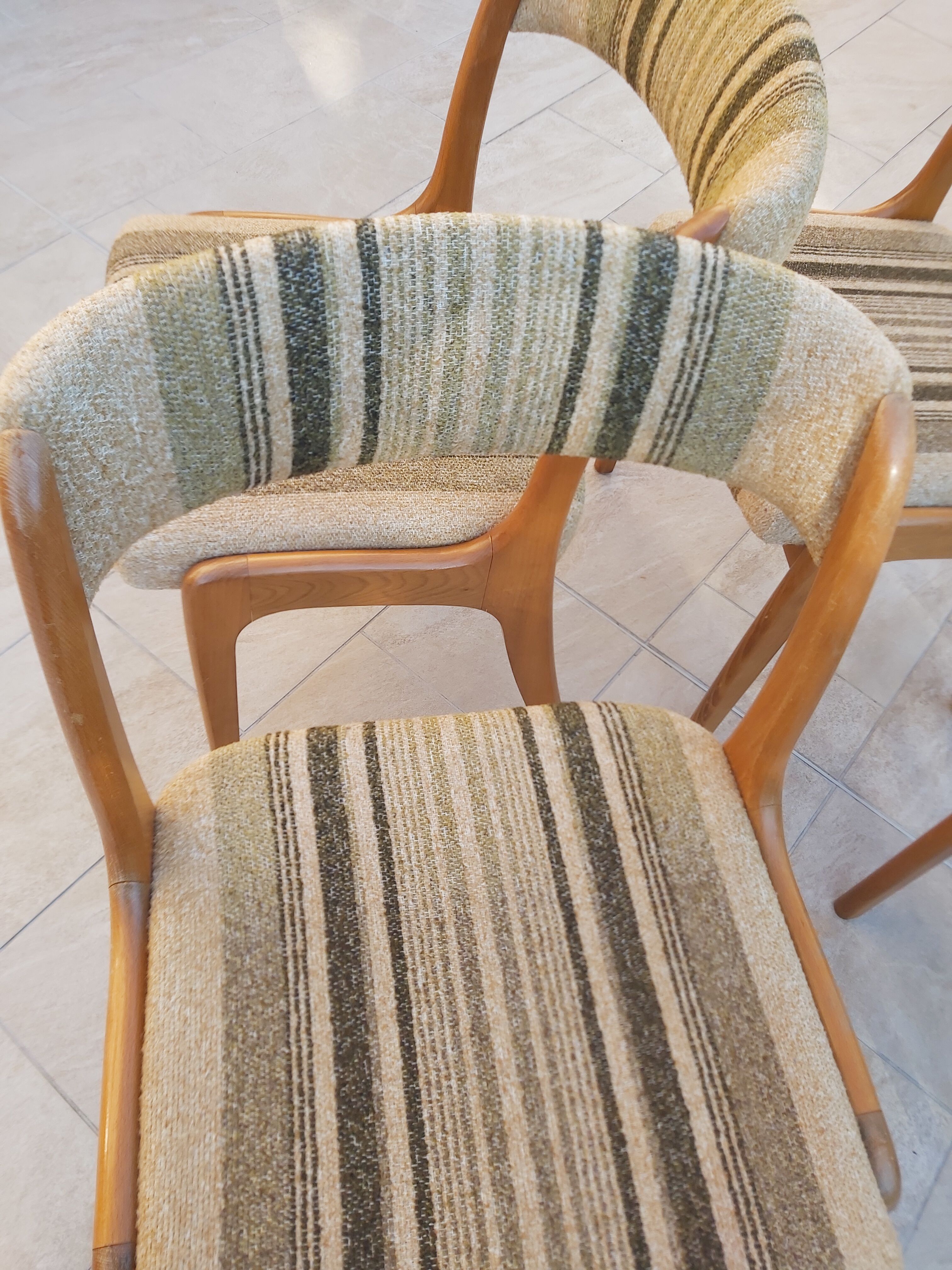 4 chairs wood and fabric 70s