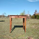 Spindle legs desk