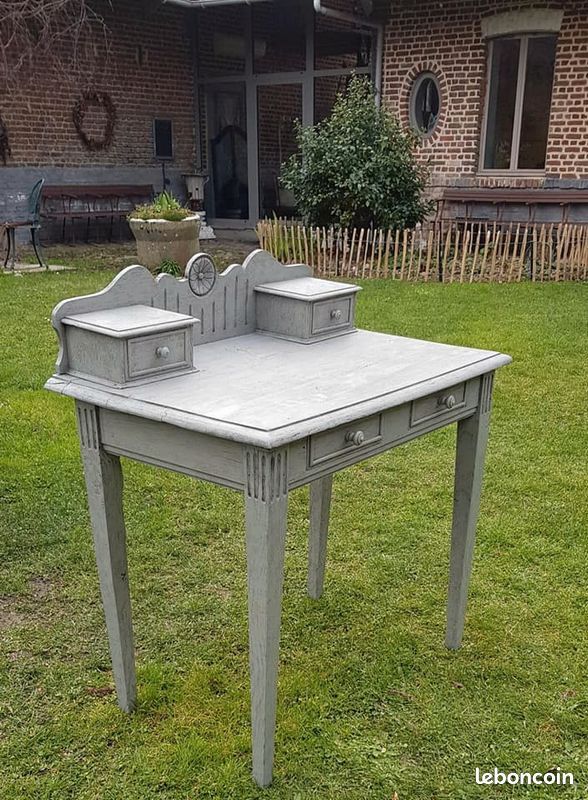 Dressing table