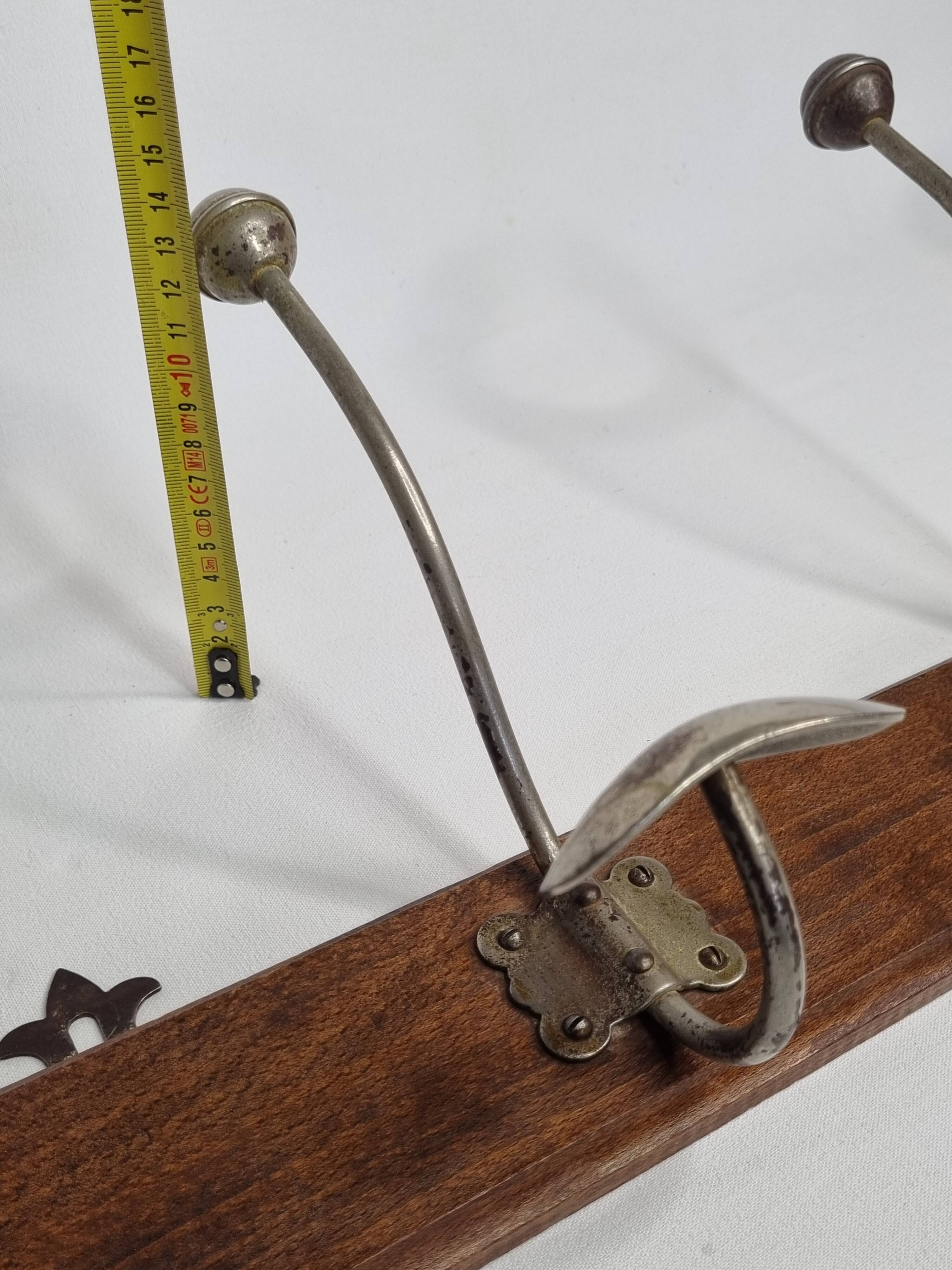 Antique wall-mounted coat rack in wood and metal with 4 hooks, 66 cm