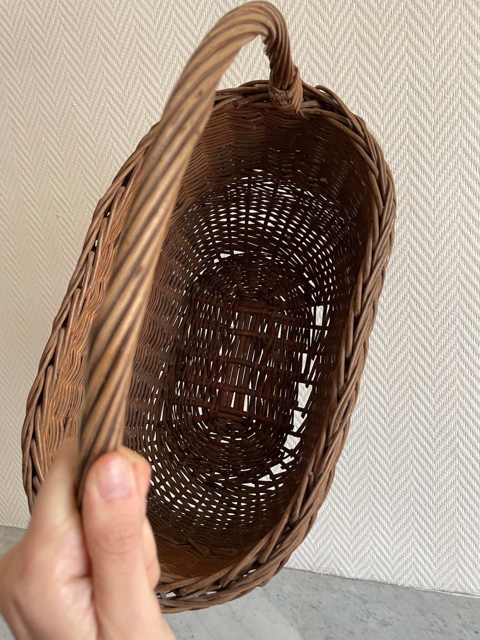 Oval wicker basket