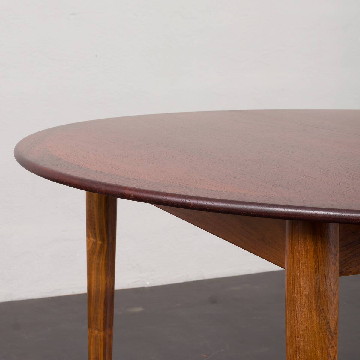 Circular dining table in rosewood, model 'PJ 2-5' by Grete Jalk