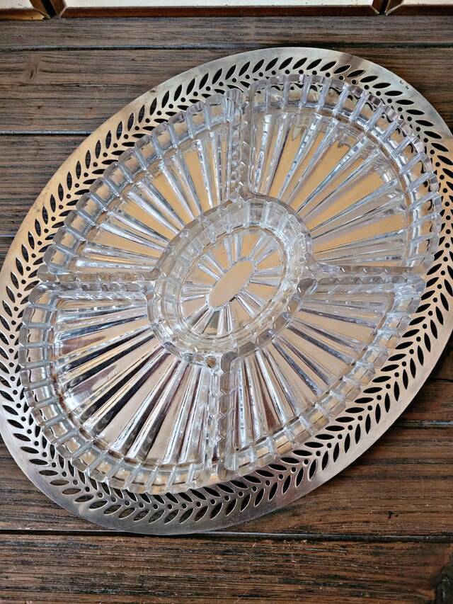 Art Deco style silver-plated metal and glass aperitif tray, 5 compartments.