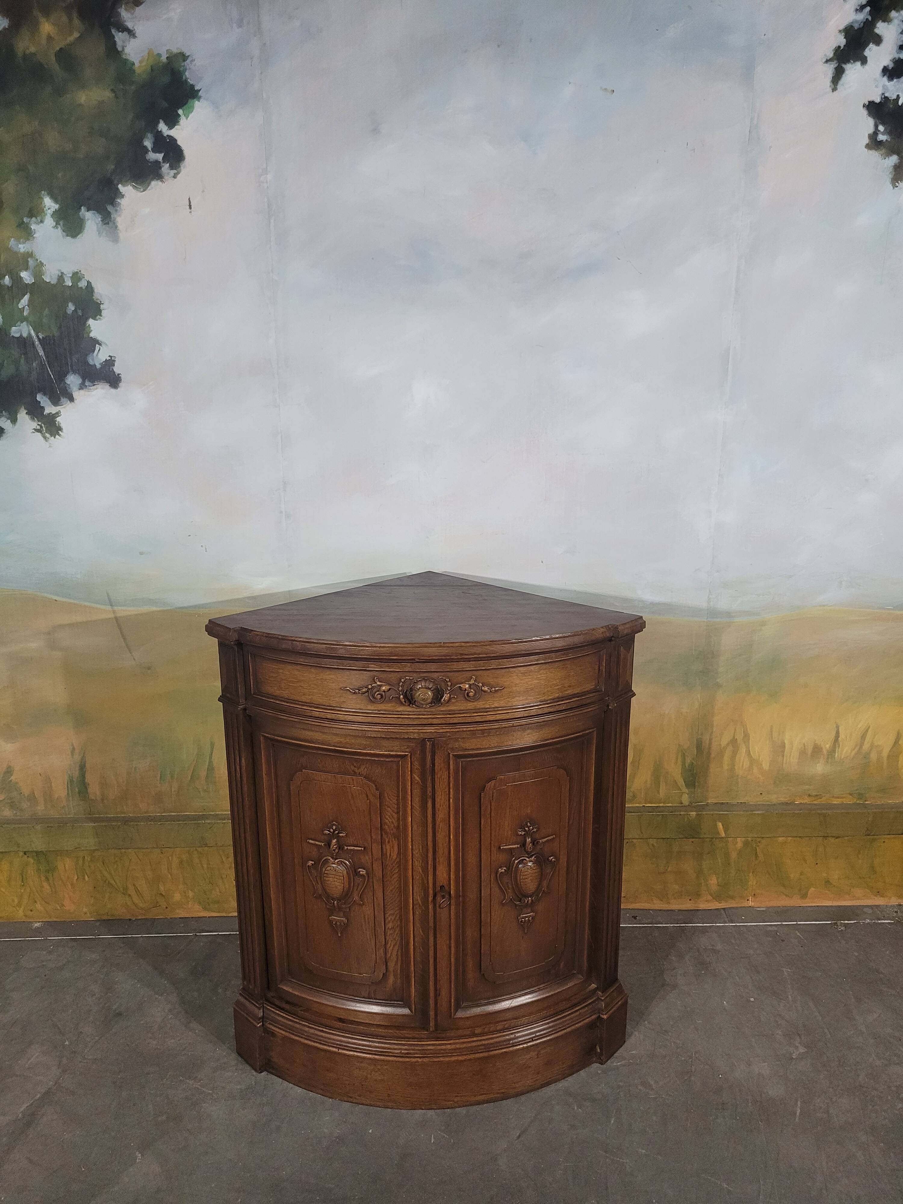 Encoignure en chêne XIX ème