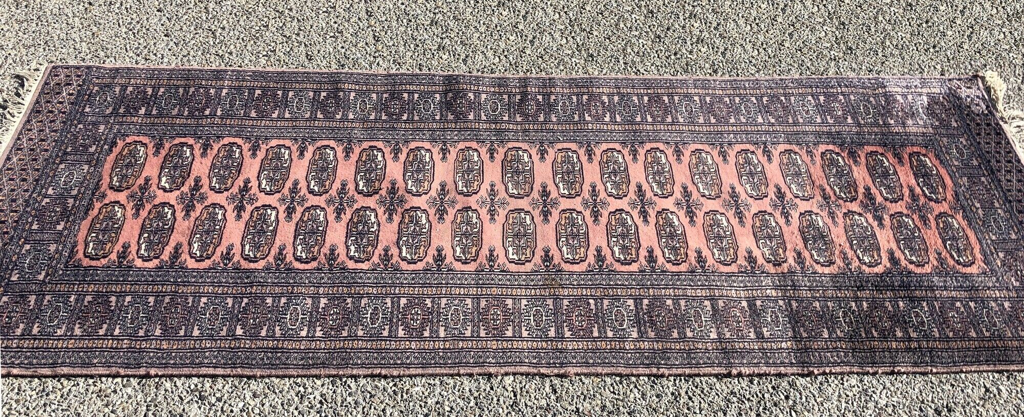 Oriental carpet from Pakistan.: 0.78 X 2.20 meters.