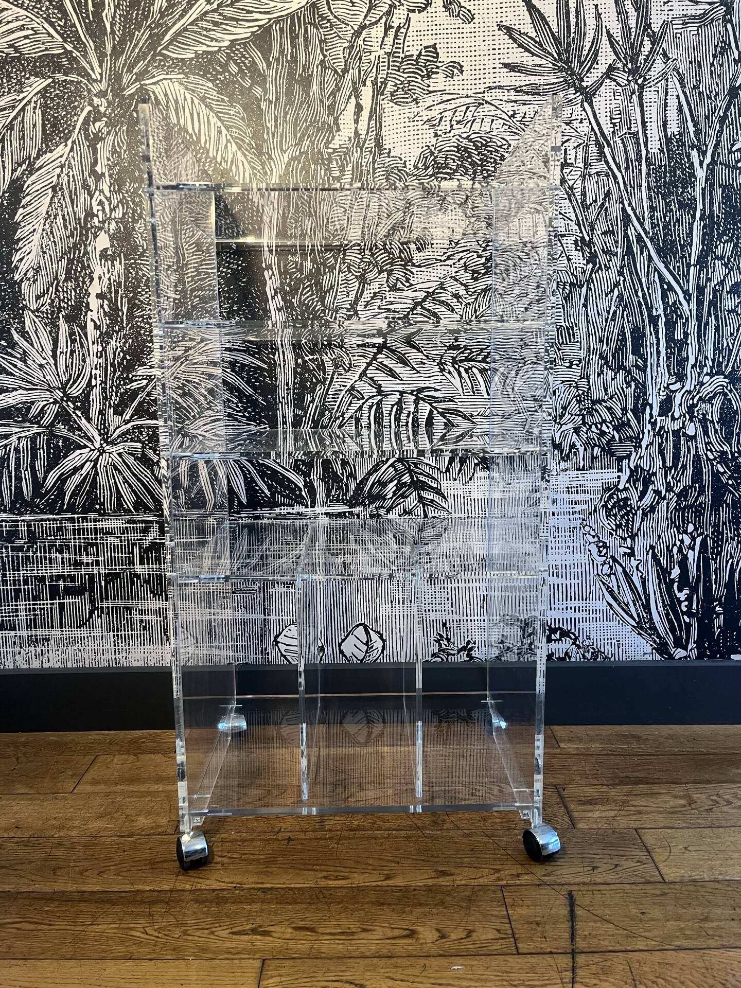 Hi-fi furniture in plexiglass