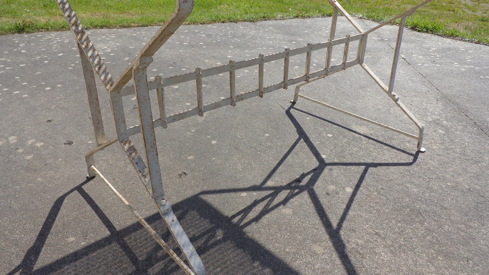 Table de jardin des années 30 en métal