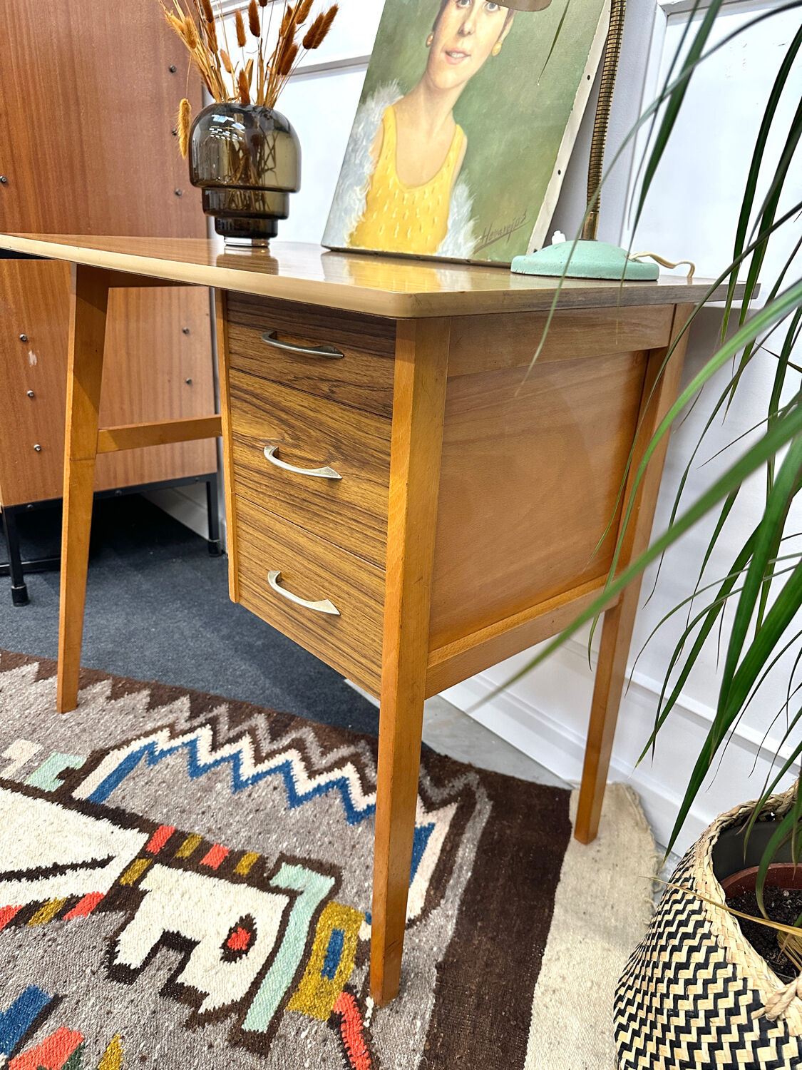 Desk formica compass legs