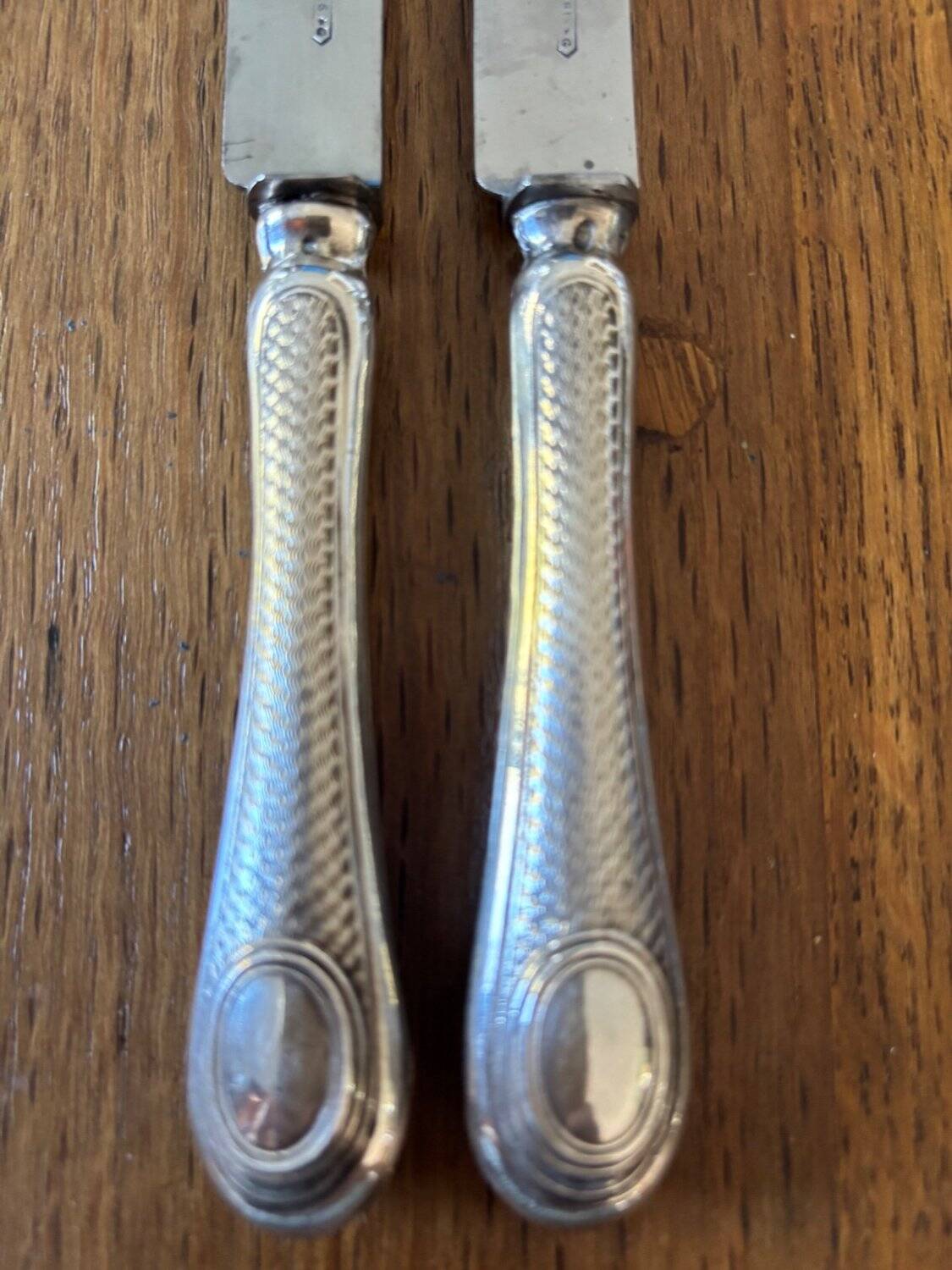 Service 12 couteaux de table argent guilloché Paris XIXe coffret
