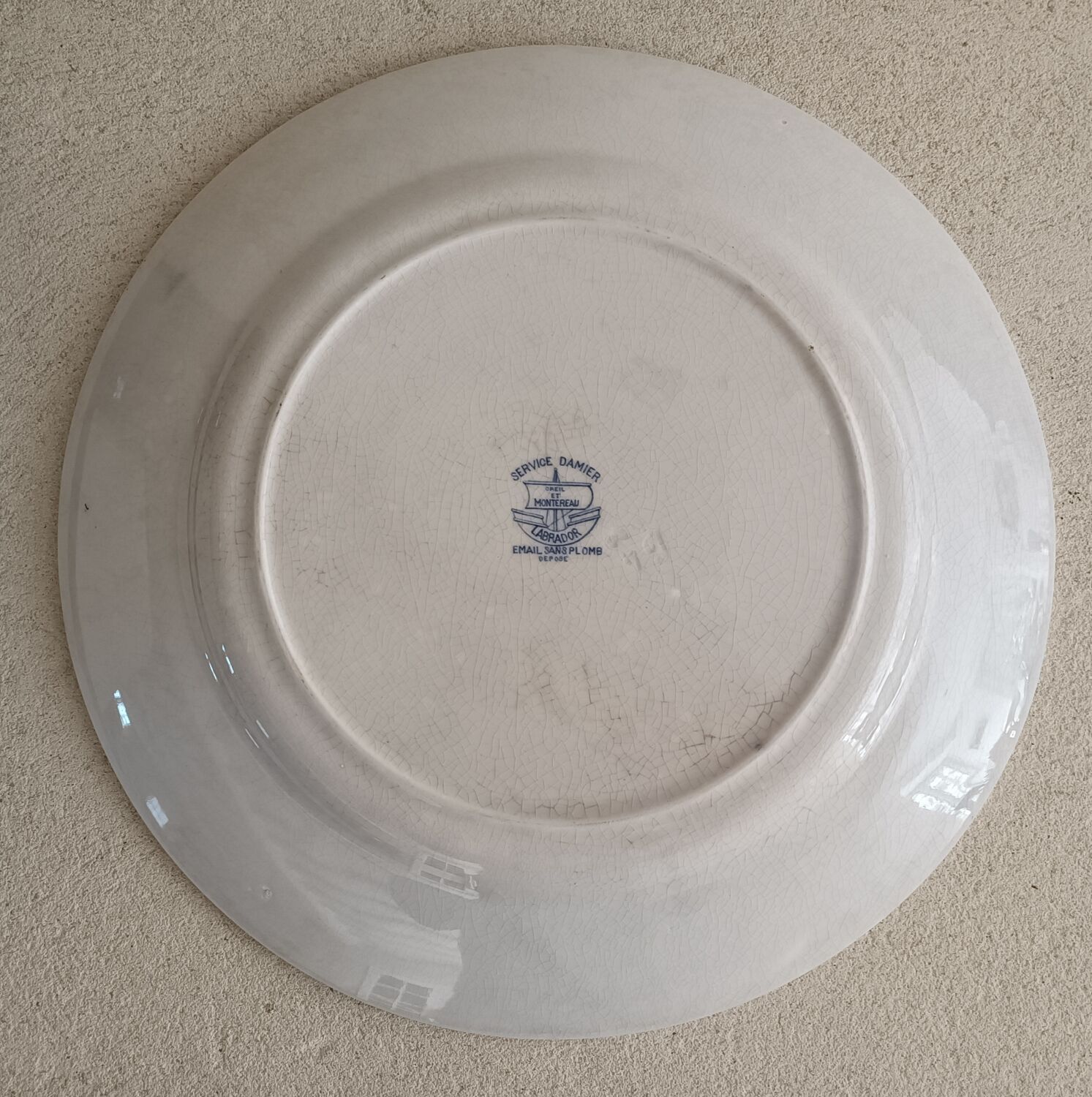 Round iron earth dish Creil and Montereau