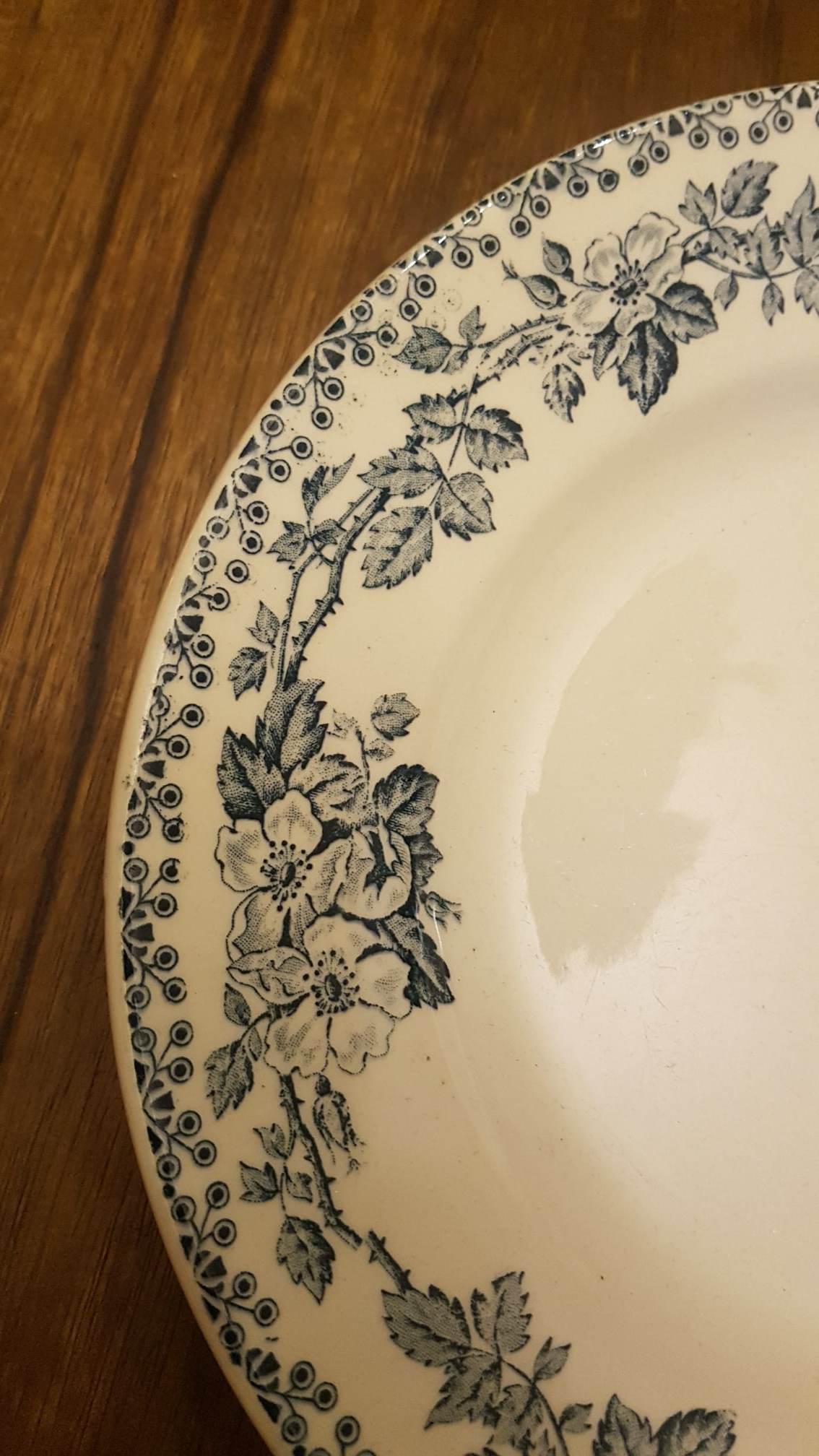 Plate in Iron Saint Amand & Hamage model Guadeloupe