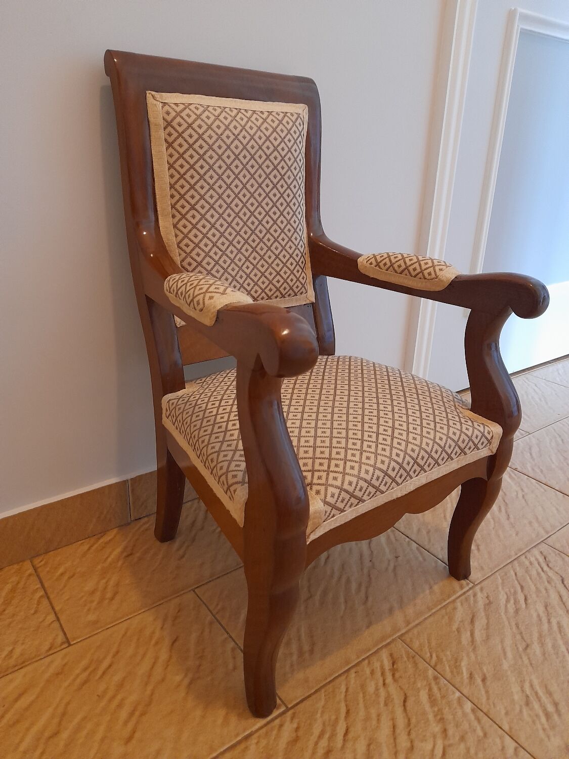 Children's armchair.